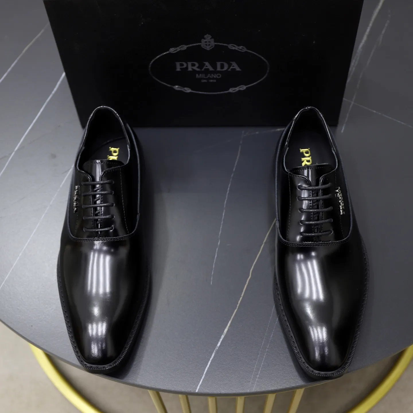Ex-factory price: 540💰🙅‍♂️🙅‍♂️🙅‍♂️ Brand: PRADA Standard code: Men's code 38-44 (45 can be customized) Grade: Same style as the official website Original order quality Material: Original cowhide surface Comfortable cowhide lining Original outsole Style category: Men's fashionable casual leather shoes Distinguished big-name luxury elements Top luxury Color: actual picture color